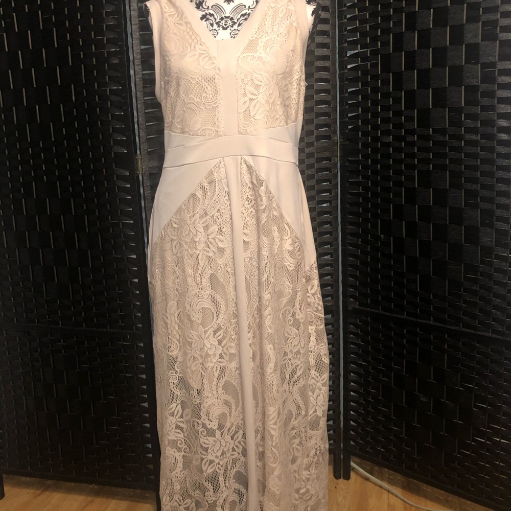 Lace v-neck dress